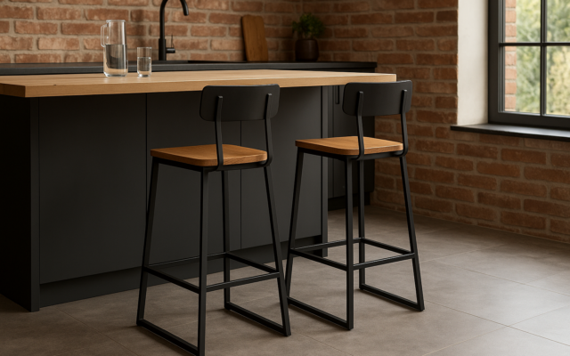 Stylowe hokery do wyspy kuchennej – industrialna elegancja w Twoim wnętrzu